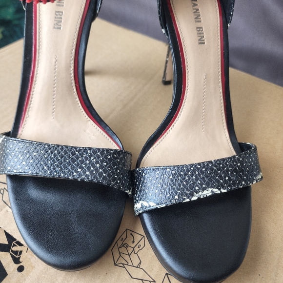 Gianni Bini Zaylie Black Leather Snakeskin Heels Red Zipper Ankle Strap - Picture 2 of 8